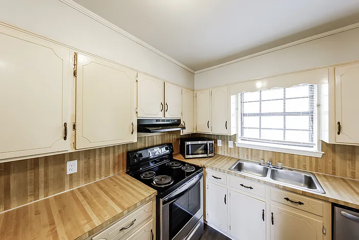 3405 Hilltop Rd SE — Photo 5