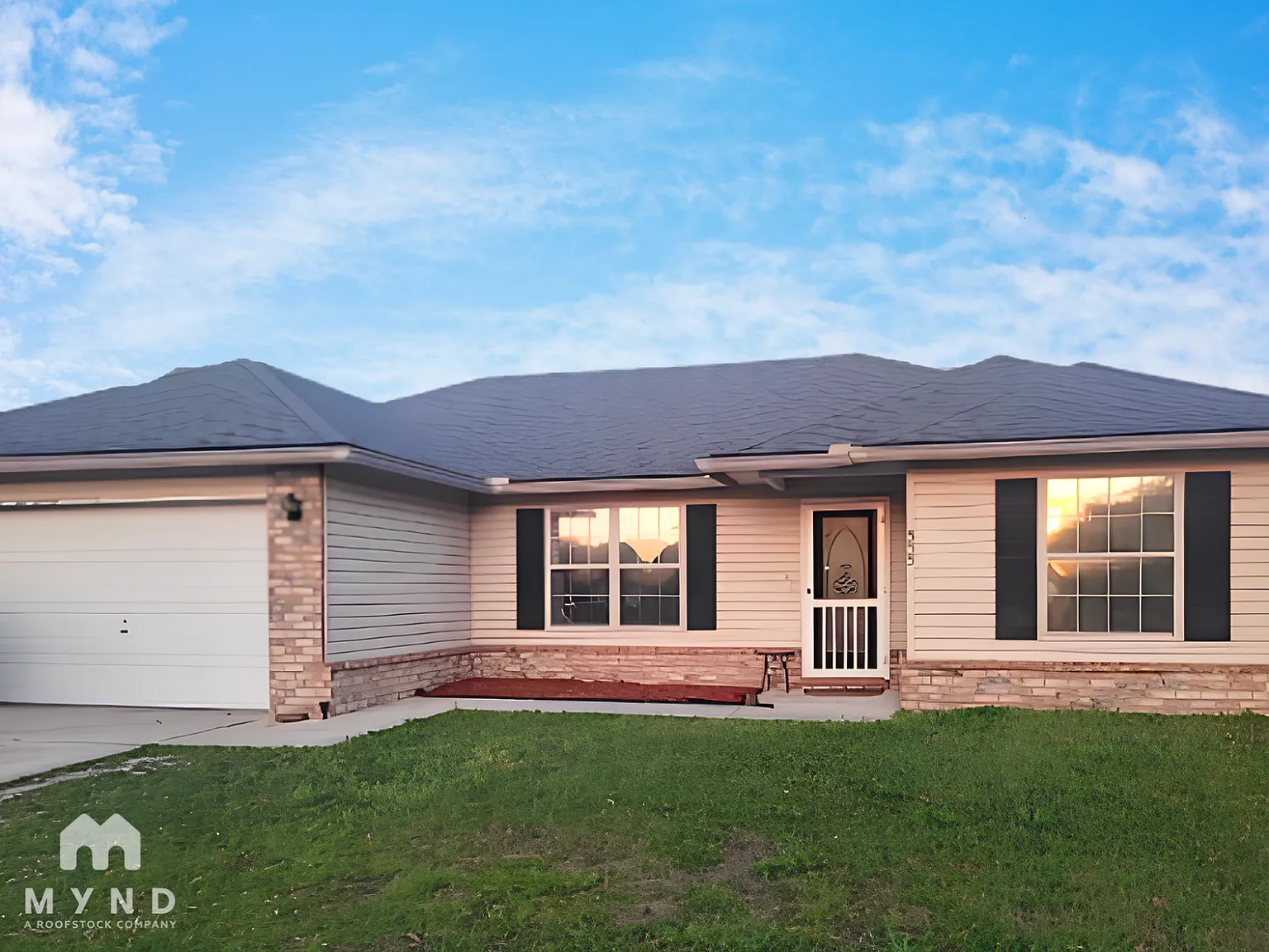 3 bed, 2.0 bath, 1362 sqft, $2,085 — Photo 1