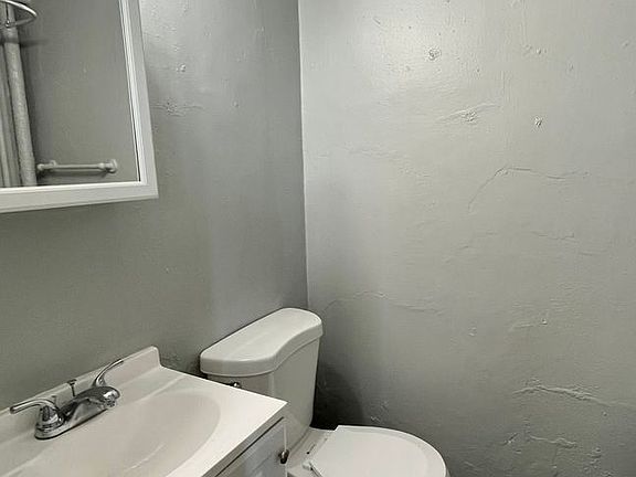 4th image of 2207 Jones St APT 324