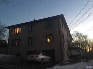 489 Martling Pl, Ridgefield, NJ 07657