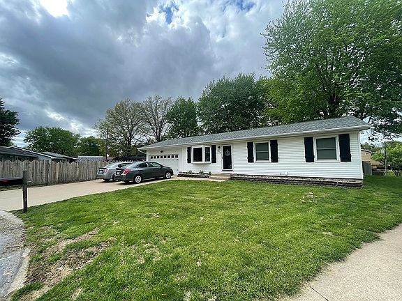 3rd image of 811 16th Street Ct N