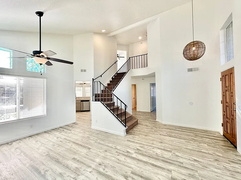 266 Royal Glen Dr — Photo 9