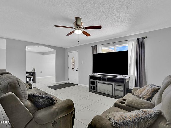 4th image of 4816 Junction Ave