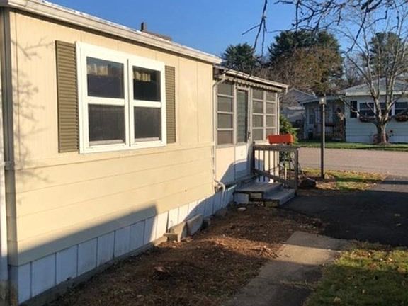 2nd image of 12 Garden Ln