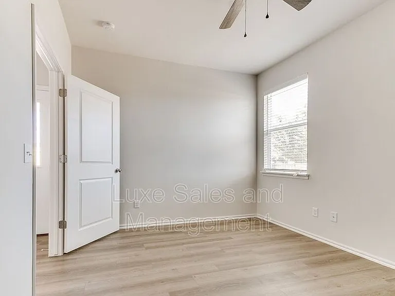 10530 Utica Dr — Photo 24