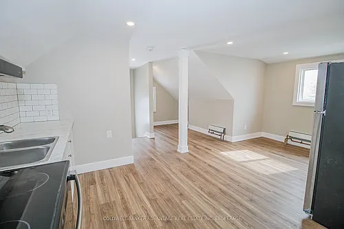 181 Welland St #UPPER Photo 1