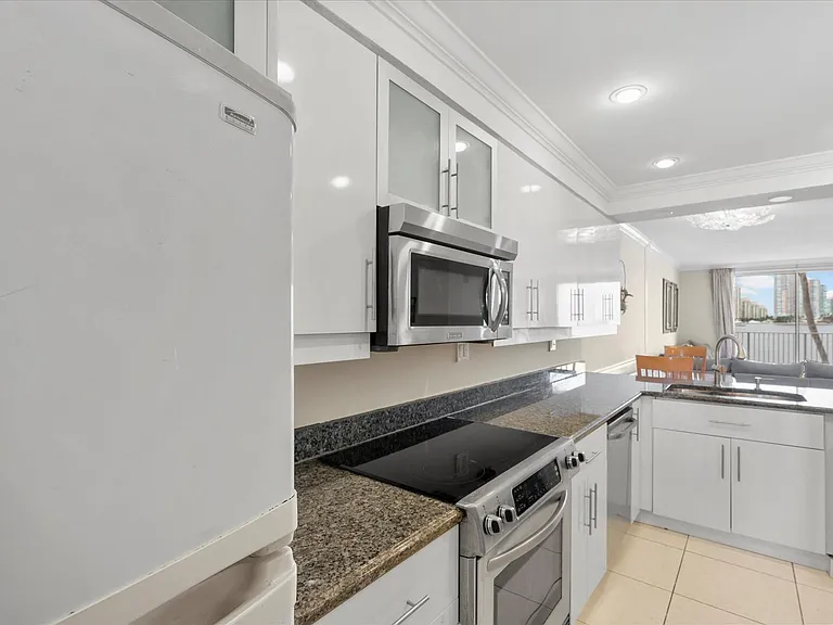 18260 N Bay Rd #304 — Photo 8