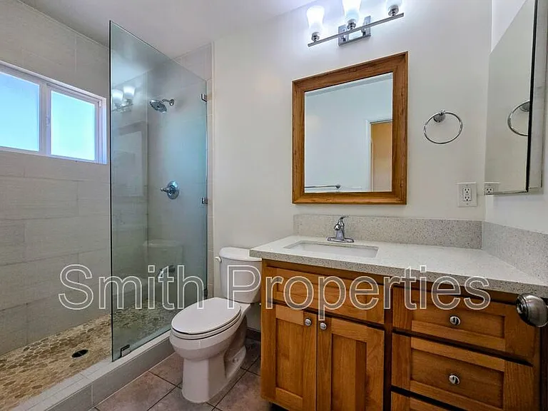 2601 Gates Ave #C — Photo 2