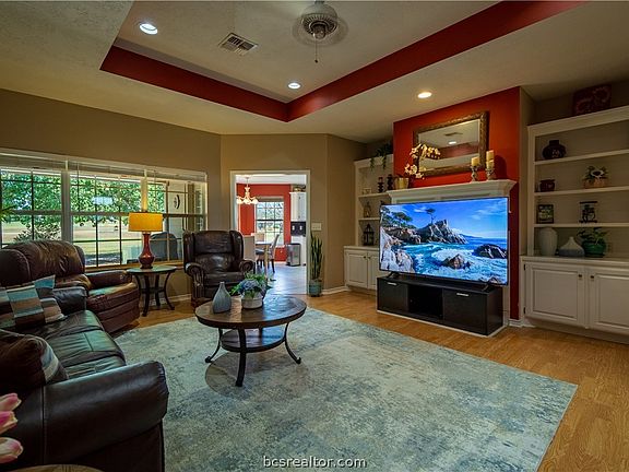 3rd image of 173 Patio Dr