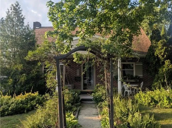 113 Dell St, Emmaus, PA 18049