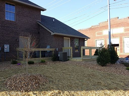 3rd image of 71 Cherry St APT 101