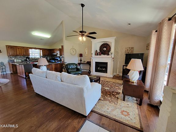 3rd image of 208 Westwood Dr