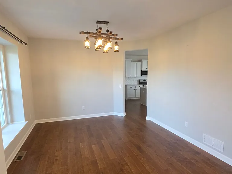 W239N3743 River Birch Ct — Photo 9