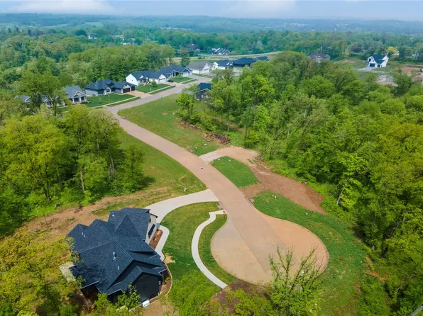 3054 Forrest Hill Ct, Hiawatha, IA 52233