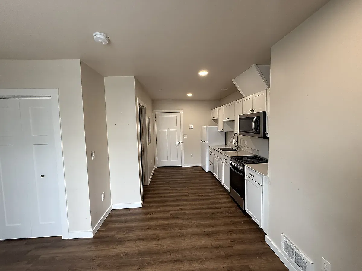Studio, 400 sqft, $855 — Photo 4