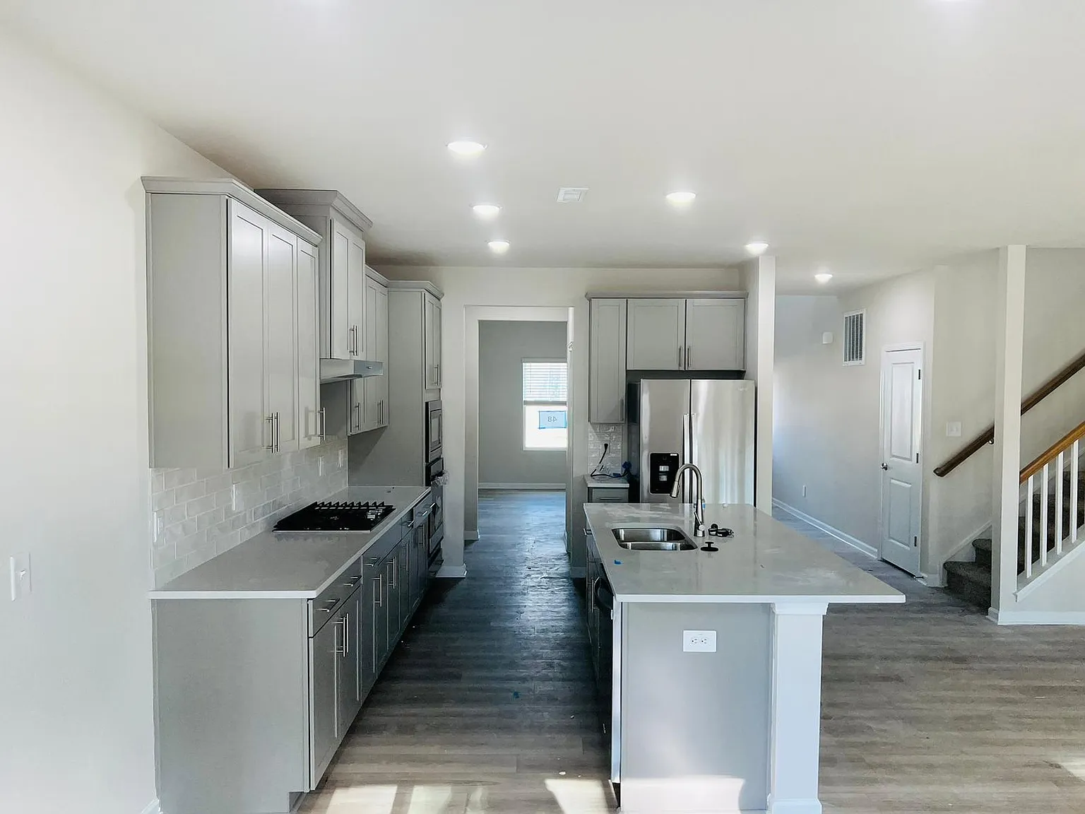745 Riguard Way — Photo 4