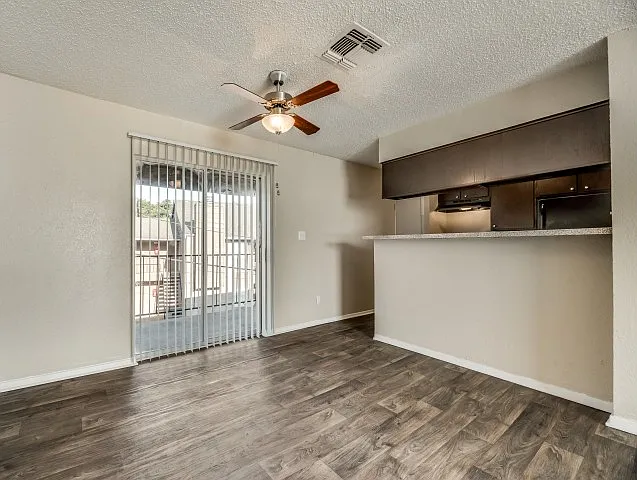 West Wind Apartments — Photo 16