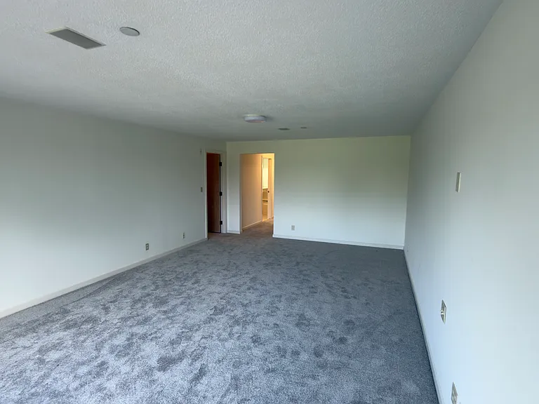 Chelsea Condos — Photo 61