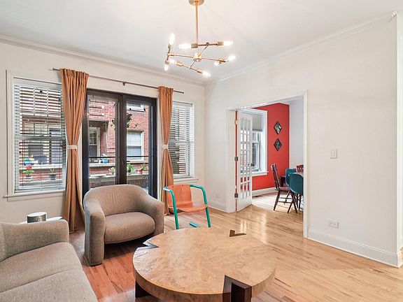 5th image of 960 W Cuyler Ave APT 1S