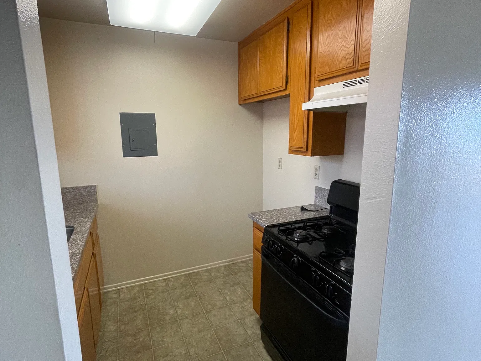 14032 Doty Ave — Photo 3