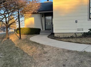 701 Colby Ct, Gurnee, IL
