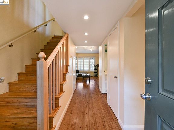 3rd image of 69 Mountain Valley St