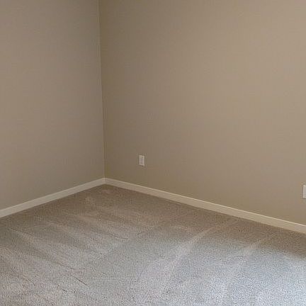 3rd bedroom w/walk in closet