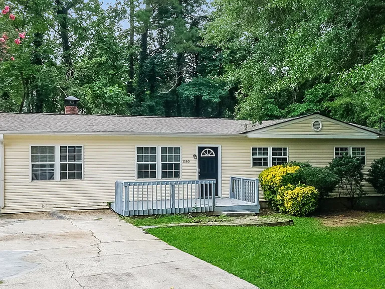 1165 Wisteria Dr SW — Photo 3