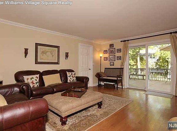 3rd image of 180 Twinbrook Ct