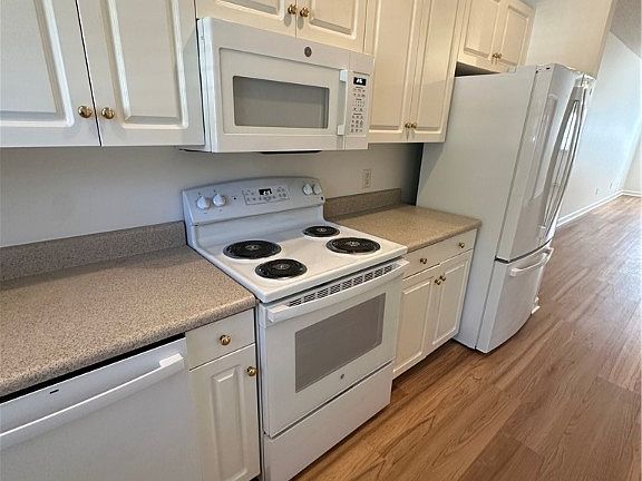 3rd image of 453 Moss Creek Ln