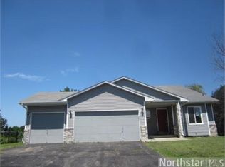 1372 Thistle Ln, Shakopee, MN 55379