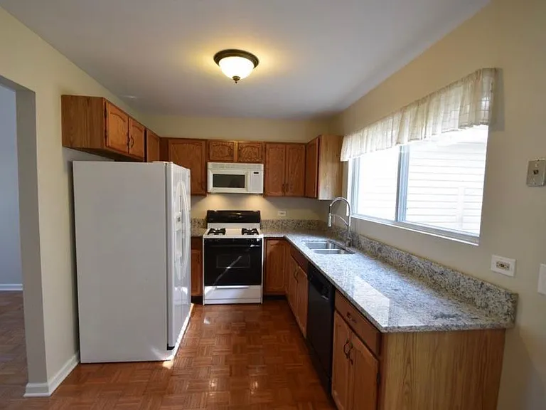 290 Le Parc Cir — Photo 11