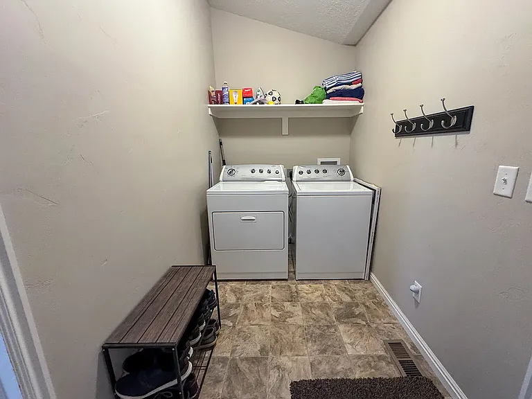 1661 S 1960 E — Photo 19