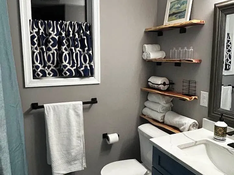 Full Bathroom (Downstairs)