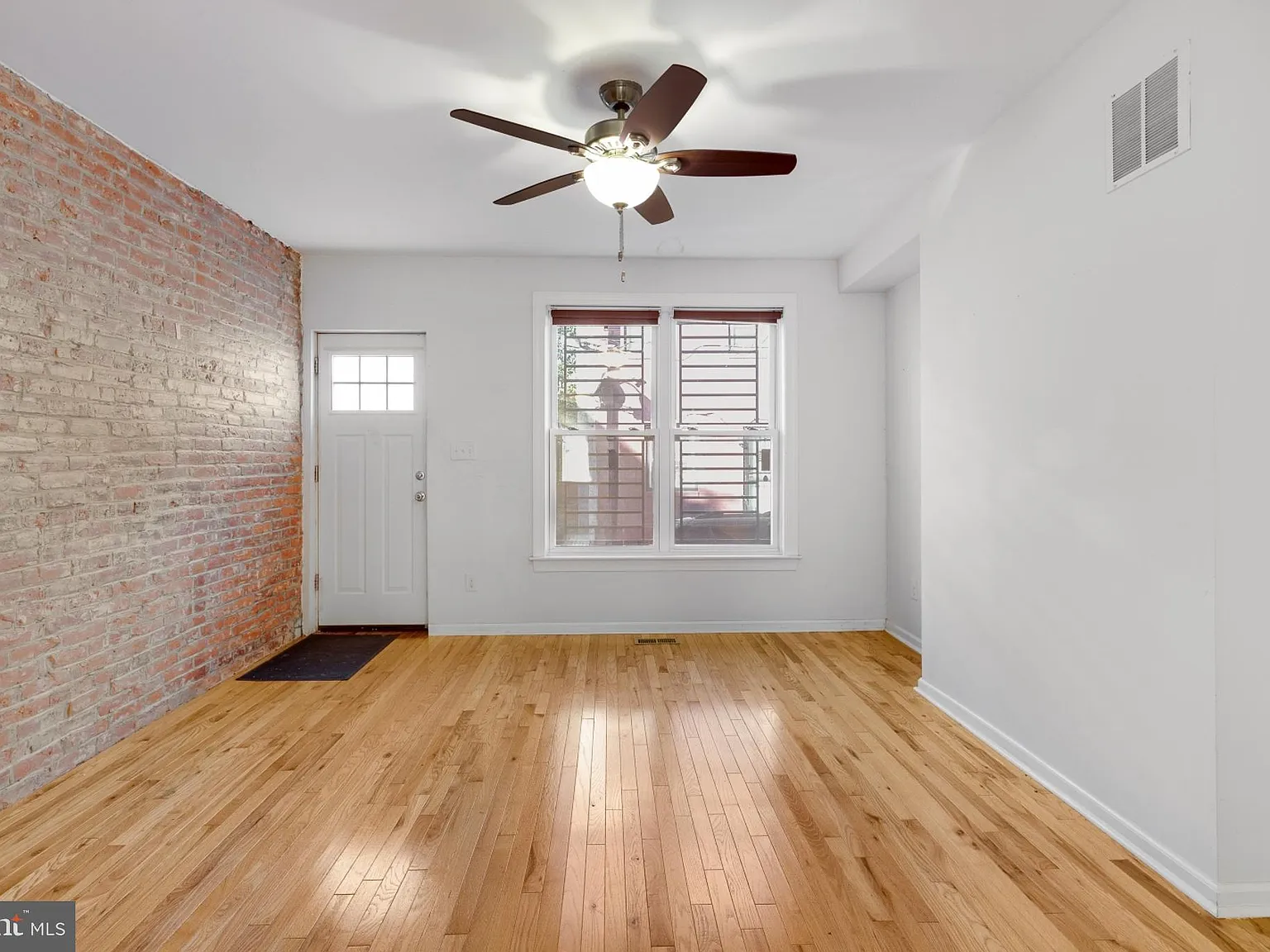 2 bed, 978 sqft, $1,675 — Photo 3