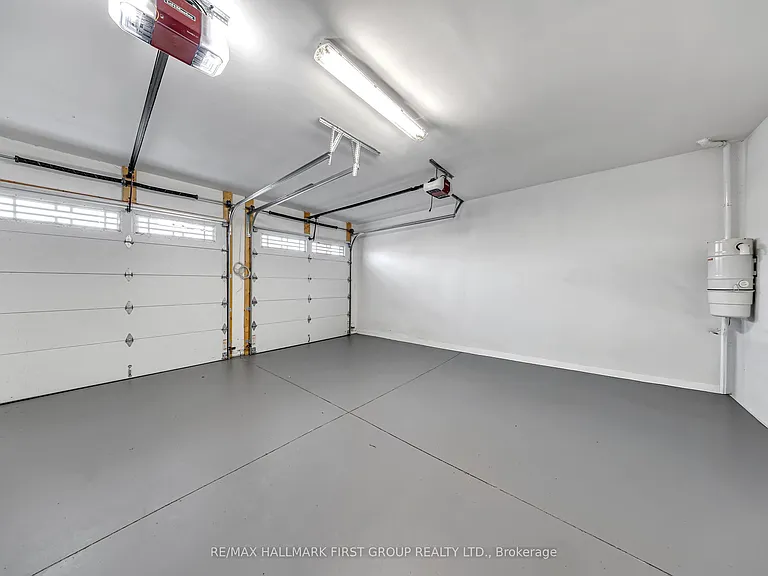752 Hillview Cres — Photo 25
