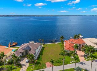 304 Bayshore Dr, Cape Coral, FL 33904