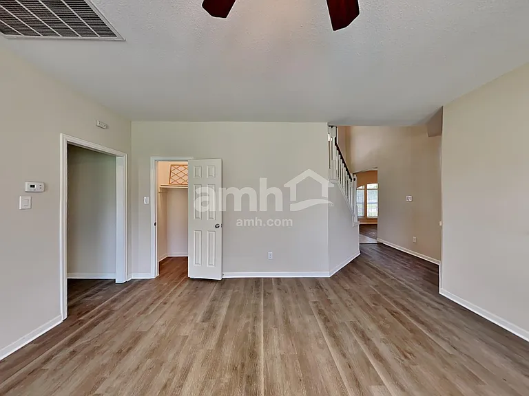 501 Falcon Lake Dr — Photo 5