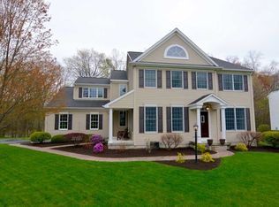 19 Hidden Crest Ct, Clifton Park, NY 12065