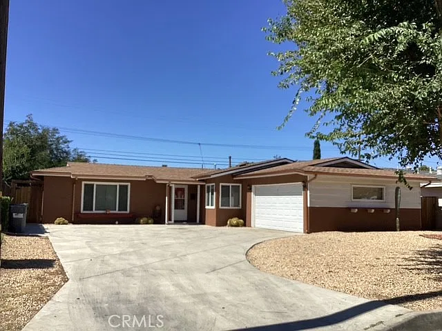 3 bed, 1186 sqft, $2,400 — Photo 1
