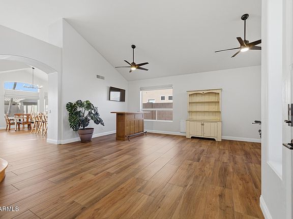 4th image of 1811 W WISTERIA Drive