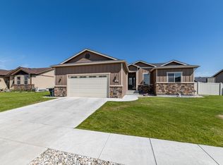 56 Wolf Creek Ln, Gillette, WY 82718