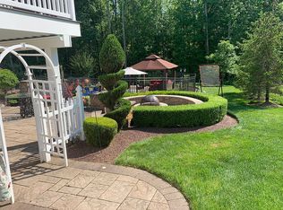 10 Galerie Ct, Monroe Township, NJ 08831