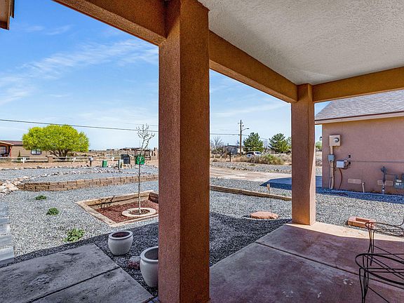 4th image of 524 10th Ave NE