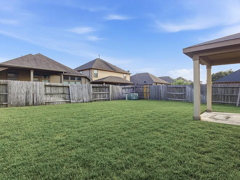 16515 Williamstown Dr — Photo 32