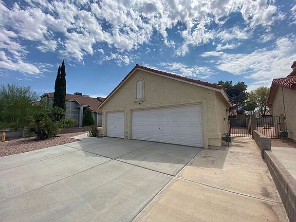 3rd image of 1521 Champagne Cir