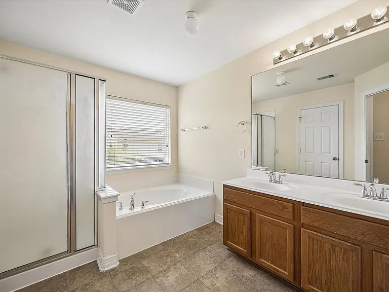 10108 Hidden Creek Falls Ln — Photo 11