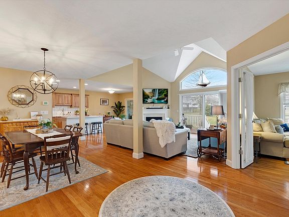 5th image of 6 Amberwood Court UNIT 6