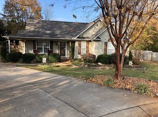 433 Goldbug Dr, Boiling Springs, SC 29316