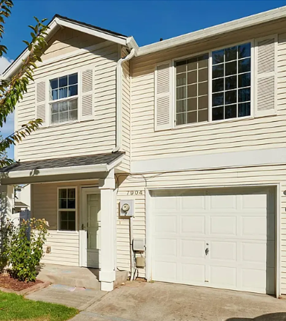 Coming Soon Refreshed 3Bedroom 2Bath Townhome — Photo 1